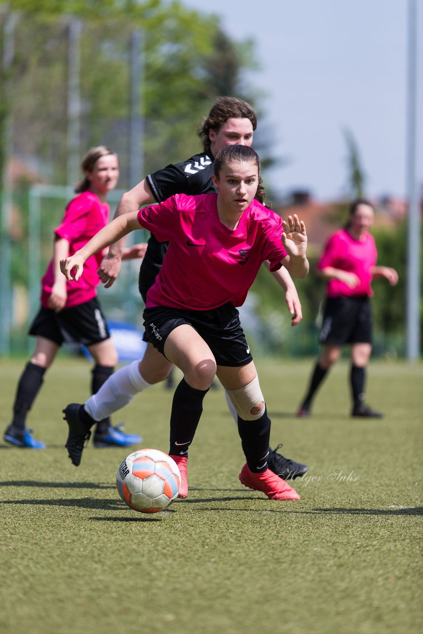 Bild 92 - B-Juniorinnen Pokalfinale SV Henstedt Ulzburg - SG Holstein Sued : 2:0